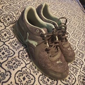 Womens 8.5 pumas